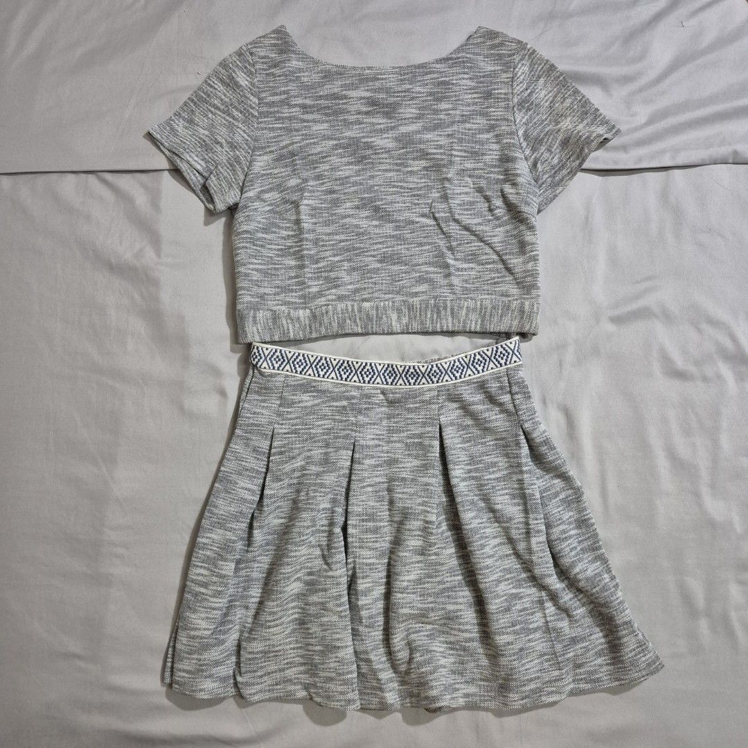 Just G Crop Top & Skirt Set Size 3 (Category: Sets or Coordinates) located in Caloocan City. Submitted by pamev (Listing ID 1453913517, Image 1). Description: sold as a set for 350 note: some discoloration fits XS frames rfs: decluttering mop: gcash/maya/bdo/bpi shipping: j&t/lalamove/grab (sf to be shouldered by the buyer) loc: north caloocan.