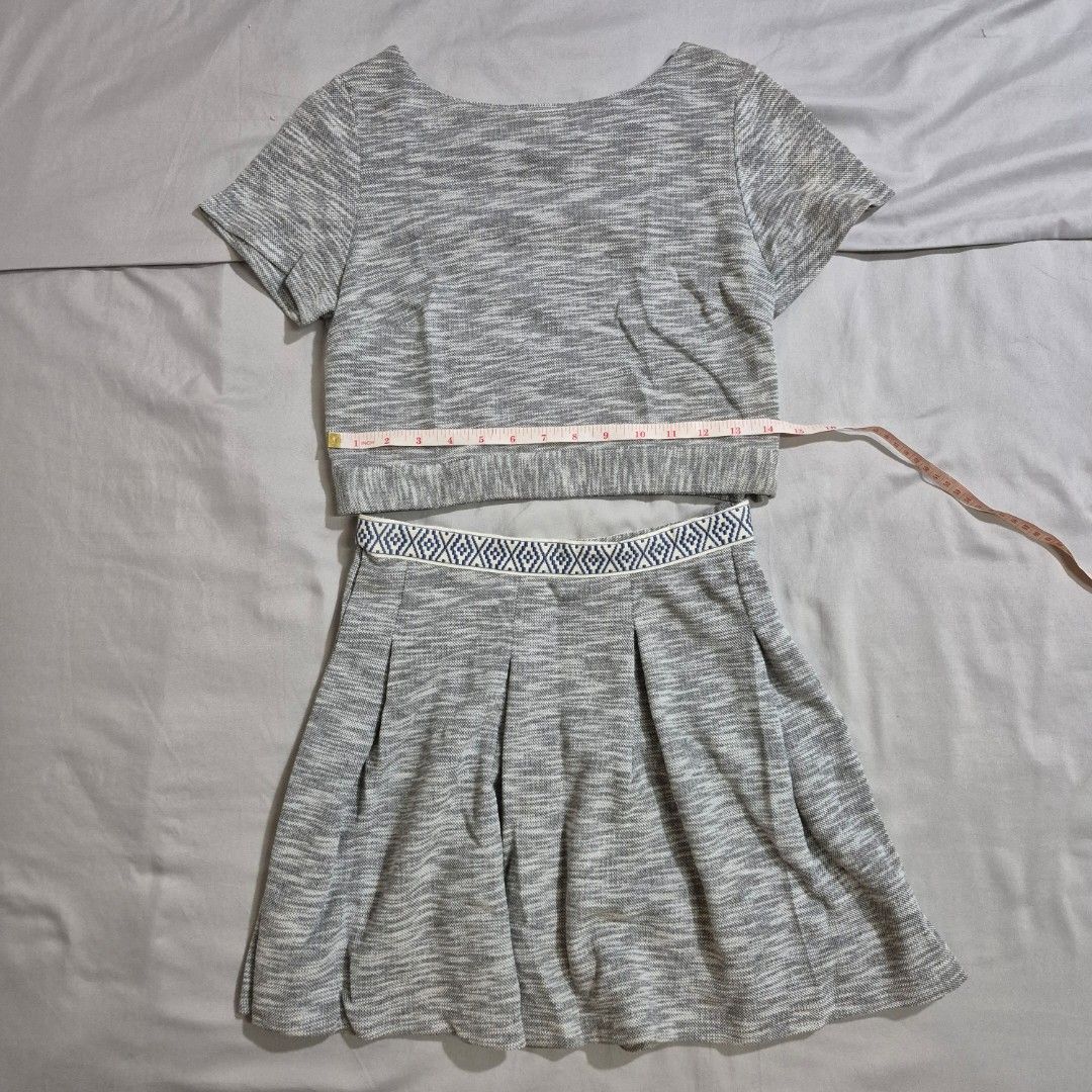 Just G Crop Top & Skirt Set Size 3 (Category: Sets or Coordinates) located in Caloocan City. Submitted by pamev (Listing ID 1453913517, Image 2). Description: sold as a set for 350 note: some discoloration fits XS frames rfs: decluttering mop: gcash/maya/bdo/bpi shipping: j&t/lalamove/grab (sf to be shouldered by the buyer) loc: north caloocan.