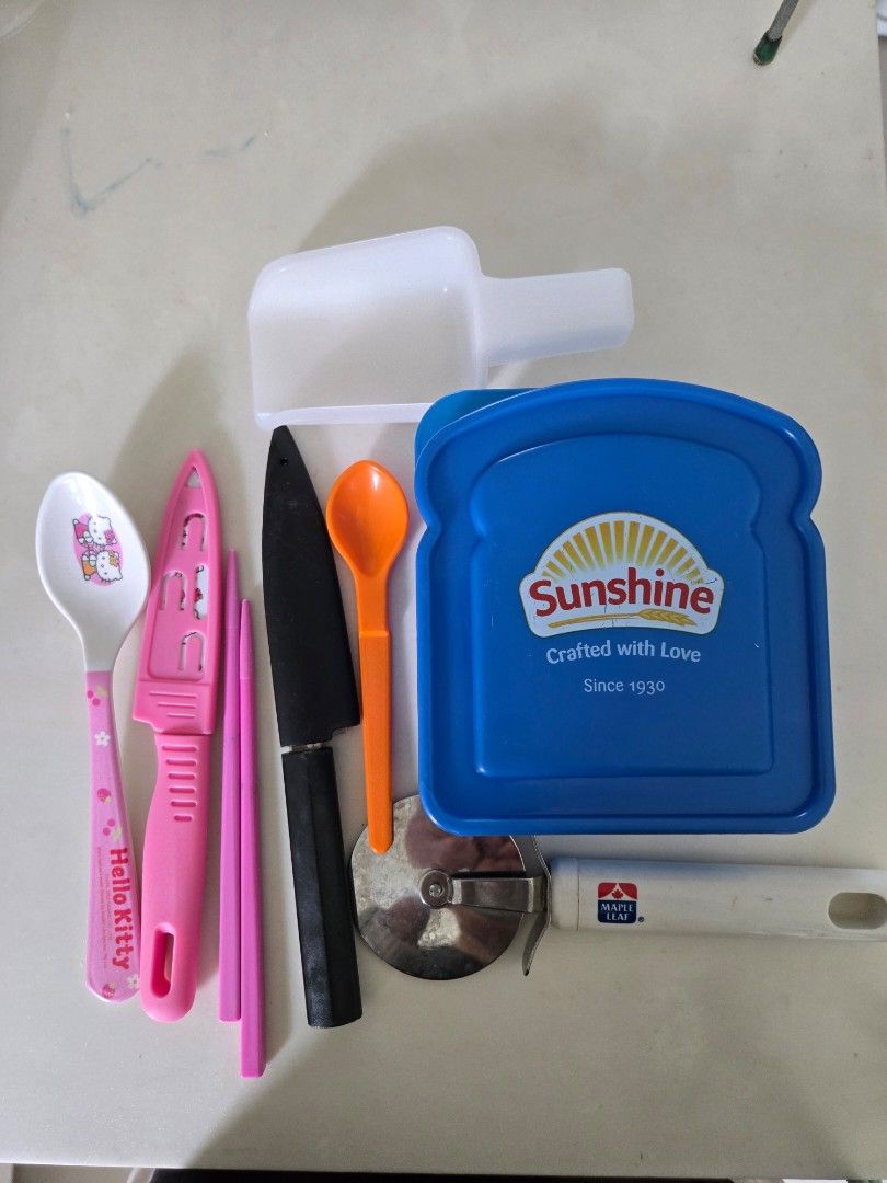 Kitchen stuff (Category: Everything Else) located in Singapore. Submitted by elysiaw (Listing ID 1453949968, Image 3). Description: Self collect from Sembawang only. If useful, prefer one to take all. .