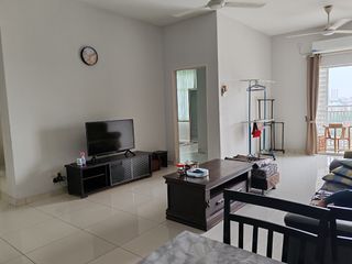 (Category: ) located in . Submitted by ninawardrobe (Listing ID 1453991091, Image 1). Description: .