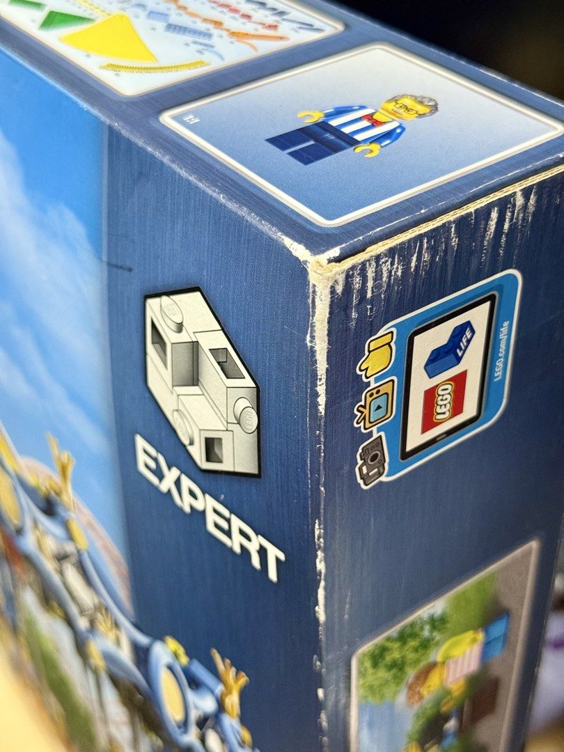 LEGO Creator Expert 10257 Carousel (2017) (Category: Lego & Building Sets) located in Mandaluyong City. Submitted by atentodr (Listing ID 1453999708, Image 3). Description: LEGO Creator Expert 10257 Carousel Set can be motorized New / sealed - shelf wear / dented box.