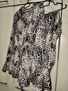 (Category: ) located in . Submitted by thrifting_muslimah (Listing ID 1453984676, Image 1). Description: .