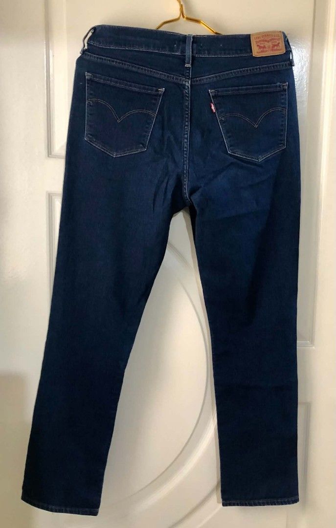 Levi's 312 Shaping Slim Jeans Size 32 (Category: Jeans) located in Imus. Submitted by sharislane (Listing ID 1453830092, Image 2). Description: - Levi's 312 Shaping Slim Jeans - Size: 32 - Color: Classic Blue Denim - Features: Designed to flatter your figure - Ideal for: Everyday wear 🌀. Original LEVI'S Pants 🌀. Stretchable 🦚. Best value- P449 bi .