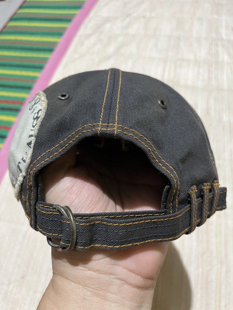 Levis Cap (Category: Cap & Hats) located in Bintulu. Submitted by my_face5474 (Listing ID 1453929348, Image 2). Description: levis cap free saiz condition 9/10.
