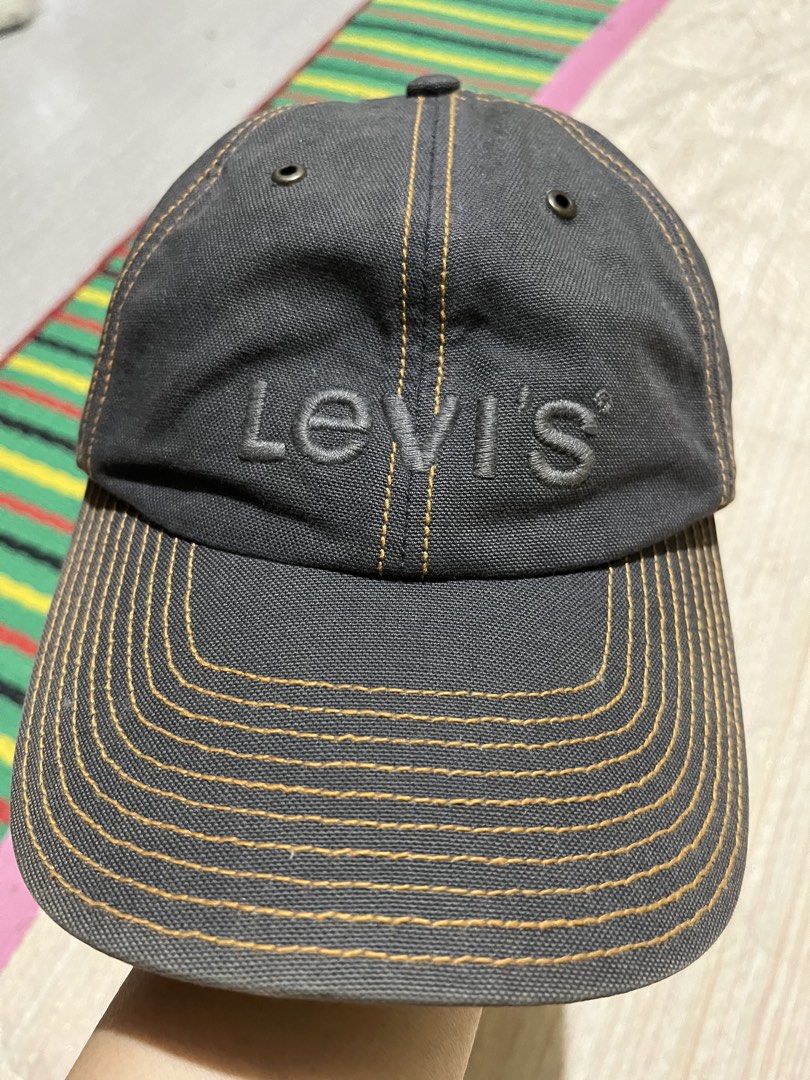 Levis Cap (Category: Cap & Hats) located in Bintulu. Submitted by my_face5474 (Listing ID 1453929348, Image 1). Description: levis cap free saiz condition 9/10.