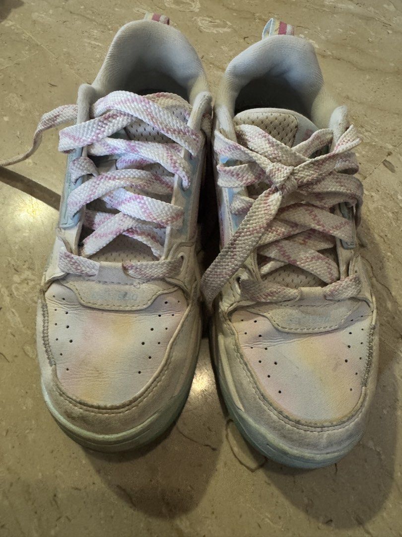 Lining sneaker (Category: Babies & Kids Fashion) located in Singapore. Submitted by yttv6rn6j4 (Listing ID 1453822939, Image 1). Description: .