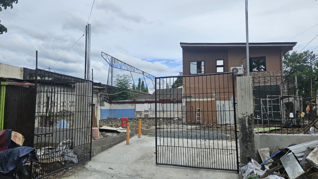 Parking space for lease (Category: Lot) located in Caloocan City. Submitted by anthonylim04-99709 (Listing ID 1447405646, Image 2). Description: near FEU roosevelt sumulong Finasia homes with cctv amd light.