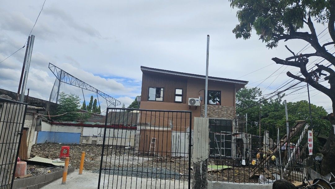 Parking space for lease (Category: Lot) located in Caloocan City. Submitted by anthonylim04-99709 (Listing ID 1447405646, Image 3). Description: near FEU roosevelt sumulong Finasia homes with cctv amd light.