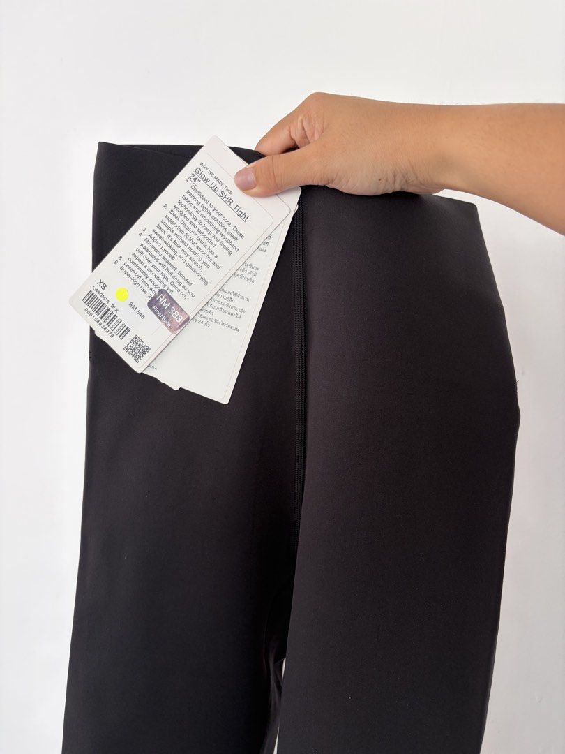 Lululemon Glow Up SHR Tight 24” in Brown (Category: Activewear) located in Pasig City. Submitted by threadbarearchive (Listing ID 1453822281, Image 3). Description: Bought from Johor Premium Outlet COLORS AVAILABLE: BLACK ❌ DARK BROWN.