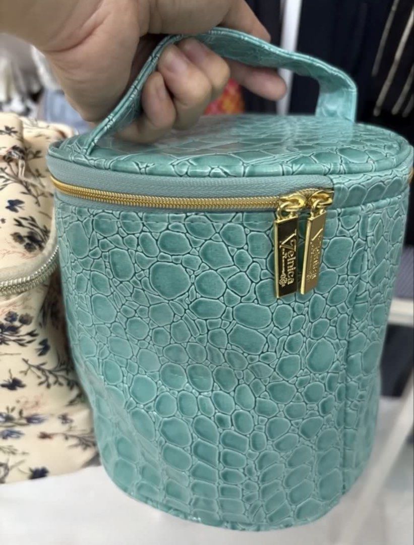 Makeup bag (Category: Purses & Pouches) located in Taiping. Submitted by mywardrobe1234 (Listing ID 1453882946, Image 1). Description: New/Never been use/Clean & quality Postage: RM8 WM/RM15 EM Weekend delivery only Note‼️ PM me before make any purchase. TQ.
