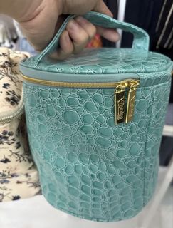 (Category: ) located in . Submitted by mywardrobe1234 (Listing ID 1453882946, Image 1). Description: .