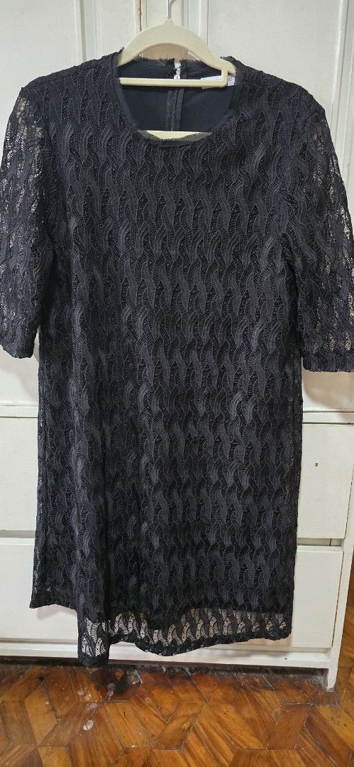 Mango Suit Black Lace Top Size M (Category: Sleeveless) located in Cainta. Submitted by mayiaba (Listing ID 1453880709, Image 1). Description: - Brand: Mango Suit - Color: Black - Size: M - Material: Lace - Features: Scalloped lace hem and sleeves - Versatility: Great for dressing up or down - Origin: Made in Morocco - Measurements: Approx. 18 inches pit to pit, 23 inches length 449+Shipping (LastPricePosted) Pay via maya/ gcash/bdo Deliverviagra