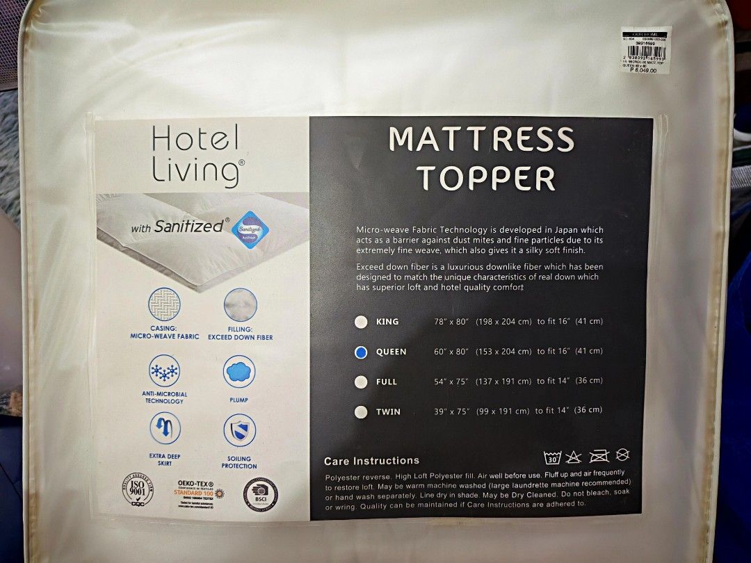 Mattress topper (Category: Bedding & Towels) located in Mandaluyong City. Submitted by fiercestorm.31 (Listing ID 1453954336, Image 1). Description: White mattress topper Queen size RFS - hindi na magagamit Negotiable.