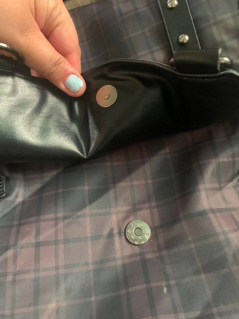 MEDIUM WOMENS BACKPACK (Category: Luxury Bags & Wallets) located in Manila. Submitted by dimpyness (Listing ID 1454002841, Image 3). Description: good quality backpack. medium size. soft leather. good for school and office. ❤.