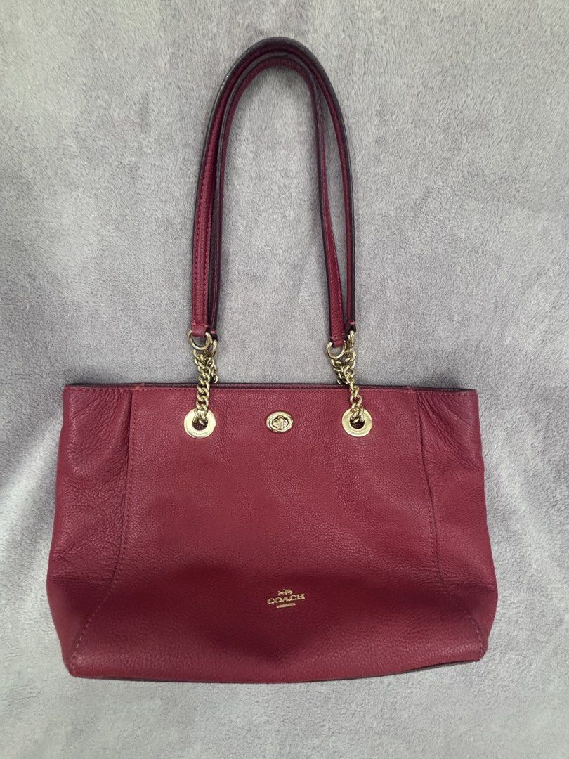 MEGA LUXURY BUNDLE: Authentic Coach & Tory Burch (Take All 4-Pieces) (Category: Luxury Bags & Wallets) located in Manila. Submitted by rizzah080625 (Listing ID 1453980599, Image 2). Description: 📝 Item Description MASSIVE 4-PIECE LUXURY TAKE-ALL BUNDLE! Letting go of a curated collection of authentic, premium pieces together at an absolute steal. This bundle features two classic timepieces, a timeless leather tote, and a brand-new, completely un