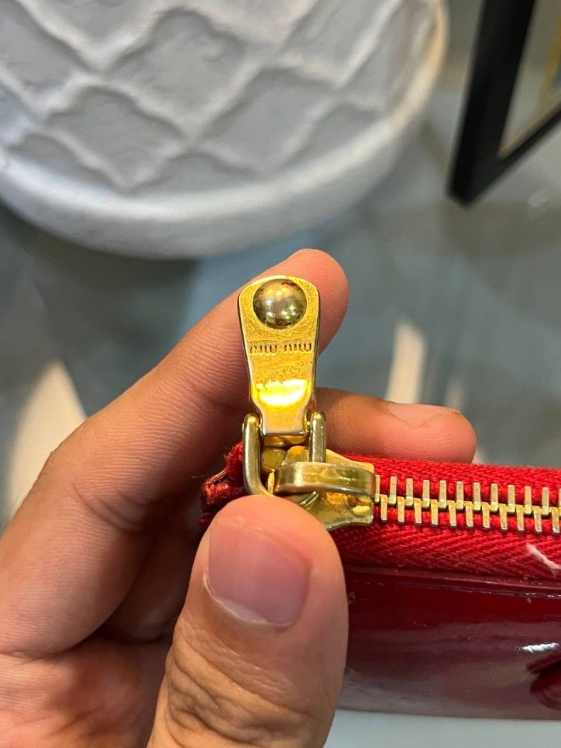 Miu Miu Glossy Leather bow wallet (Category: Luxury Bags & Wallets) located in Quezon City. Submitted by michypeachyy1 (Listing ID 1453900847, Image 3). Description: 750 plus shipment Issue need lang linisan and pahiran ng leather oil para maalis stickiness. Madumi lang siya hindi yan mismo sira ng leather yung nasa pic..