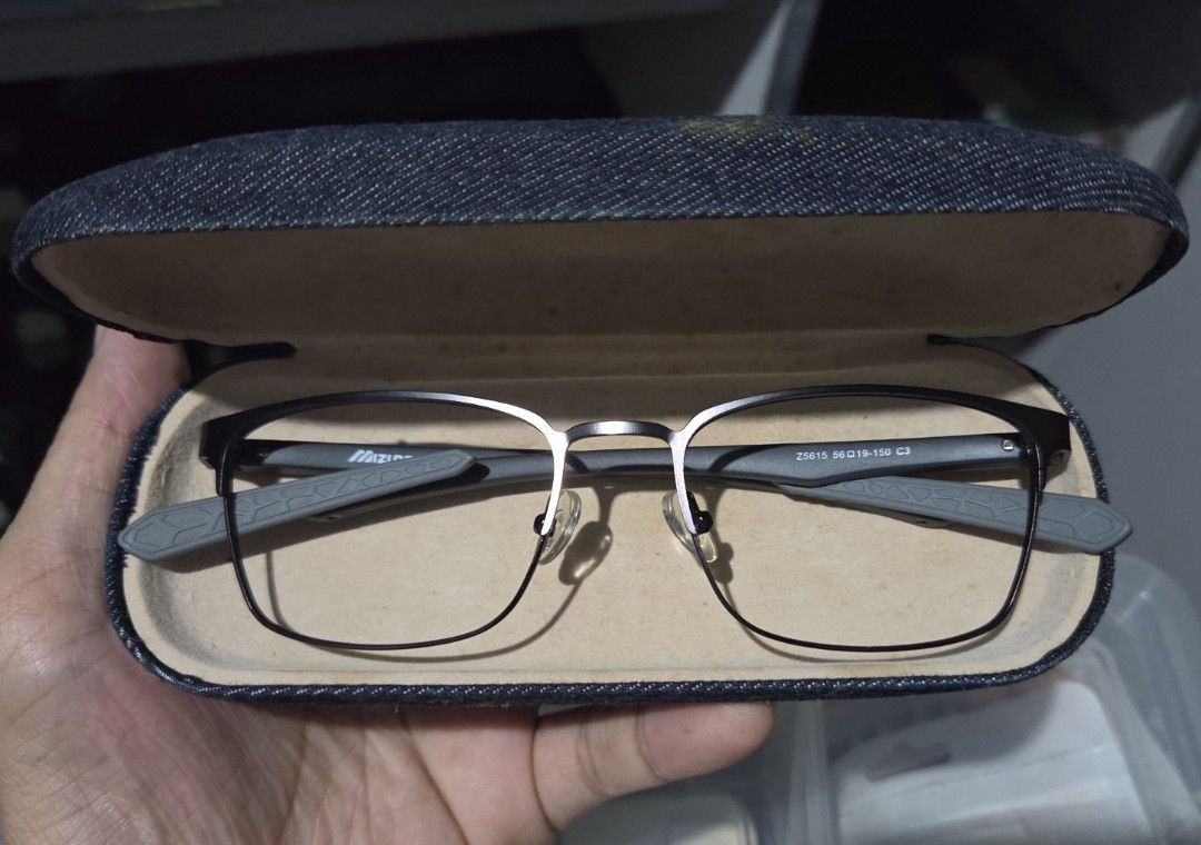 Mizuno Eyeglasses Frame (Category: Sunglasses & Eyewear) located in Cainta. Submitted by DBdibs (Listing ID 1453813321, Image 1). Description: 👀 Reading is essential. Make reading a habit. Mizuno Eyeglass frame ‣ Excellent condition ‣ Used for less than a week, nagpalit na agad. (Hindi na hiyang sa nosepads) - Frame Color: Dark Grey - black - metal - Arm Detail: Grey textured arms ‣ Item will be coming from Cainta, Rizal Mode of Pavment: Gcash /