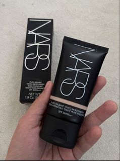 (Category: ) located in . Submitted by simplydecluttering_makeup (Listing ID 1453901071, Image 1). Description: .