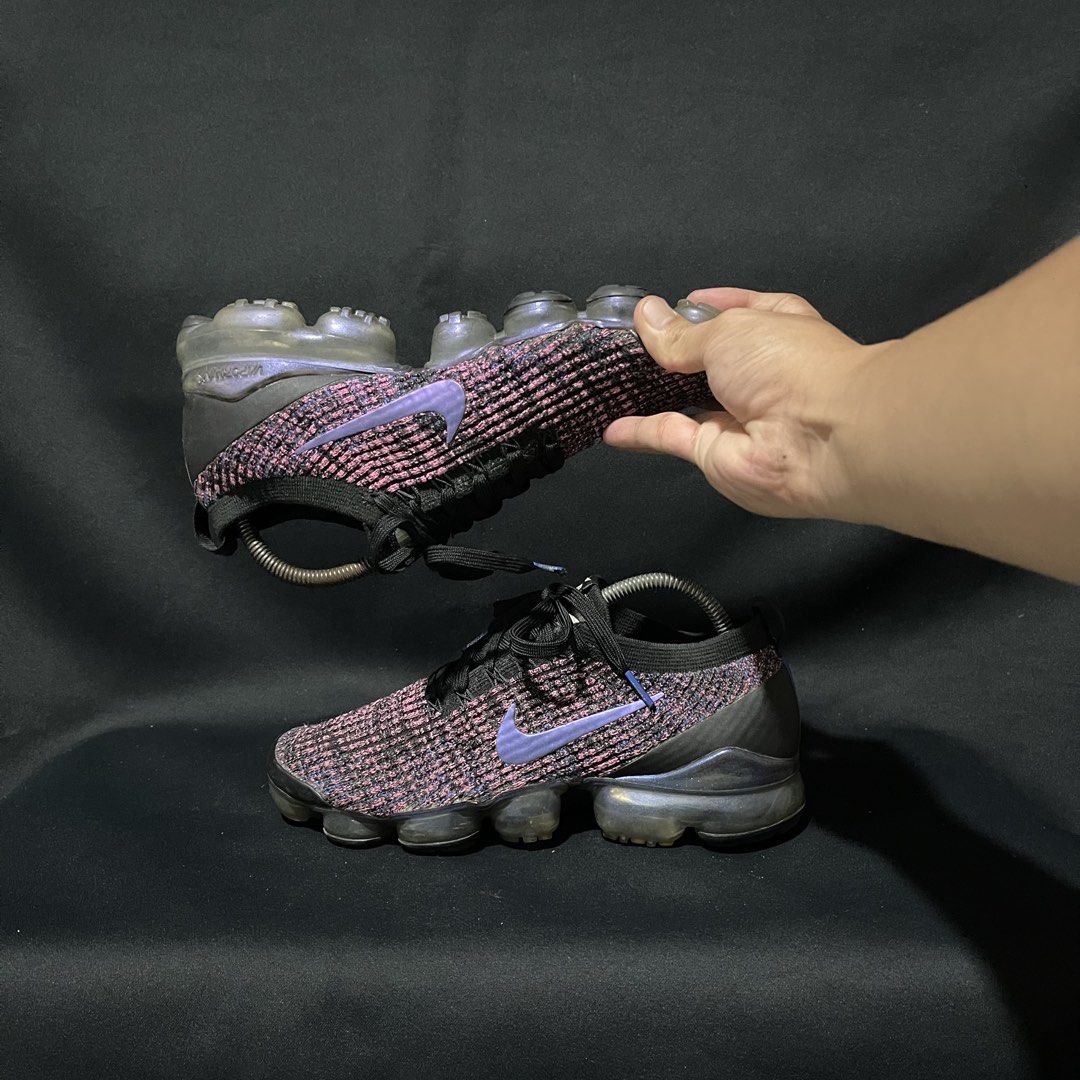 Nike Air VaporMax Flyknit 3 Throwback Future (Category: Sneakers) located in Bulacan. Submitted by ogieeee (Listing ID 1454001069, Image 2). Description: - Nike Air VaporMax Flyknit 3 - Colorway: Throwback Future - Size: US 7 / EUR 40 / CM 25 - Condition: Good, pre-loved - Ideal for: Running and everyday wear - Price: P680.