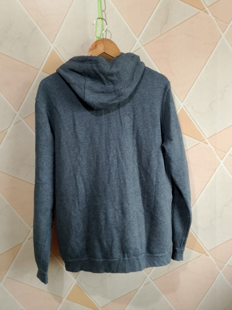 Nike Just Do It Grey Zip-Up Hoodie (Category: Hoodies) located in San Pedro. Submitted by jokwanrocks09 (Listing ID 1453999697, Image 2). Description: Grey Nike hoodie with the "Just Do It" graphic on the front. Full zip closure and front pockets. Made from a cotton and polyester blend. Tagged as size L. Great for everyday wear. 22x27 large to XL slight scratch on the sleeve .