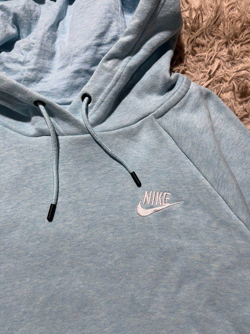 Nike NSW Essential Hoodie Pull Over Fleece (Category: Coats, Jackets and Outerwear) located in Siquijor. Submitted by dcfinds (Listing ID 1453963558, Image 2). Description: Nike NSW Essential Hoodie Pull Over Fleece Like New Condition 10/10 Color rate 24.5x20 499.