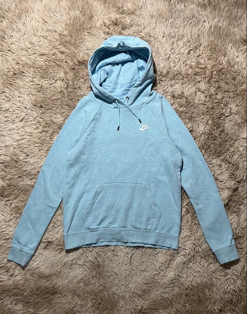 Nike NSW Essential Hoodie Pull Over Fleece (Category: Coats, Jackets and Outerwear) located in Siquijor. Submitted by dcfinds (Listing ID 1453963558, Image 1). Description: Nike NSW Essential Hoodie Pull Over Fleece Like New Condition 10/10 Color rate 24.5x20 499.