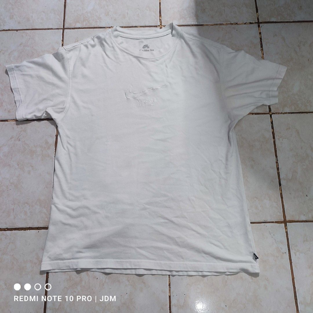 Nike SB Tee's (Category: Tshirts & Polo Shirts ) located in Antipolo. Submitted by klashnikov (Listing ID 1453839435, Image 1). Description: embroided logo on chest Size:Small,loose fit Dimes:20x27.5" Tags:complete Condition:good ColorRate:9/10 Honest issue:used Payment option:Bank transfer,gcash,cash ₱250 Pwede videocall for legitimacy Pwede pickup sa aking munting garahe waze (JDM thrift shop) Pwedeng meetup around upper Antipolo,pag malayo ka 