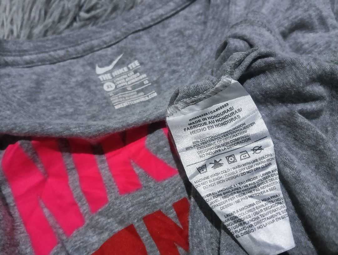 NIKE WOMEN SHIRT (Category: Shirts) located in Davao. Submitted by nevar07 (Listing ID 1454000119, Image 3). Description: SIZE: SMALL TO MEDIUM DIMENSION: W17.5 X L23 FABRIC: COTTON SHORT SLEEVE EXCELLENT CONDITION NO ISSUE DM TO PURCHASE 📥 𝐑𝐄𝐌𝐈𝐍𝐃𝐄𝐑: •𝐂𝐨𝐥𝐨𝐫 𝐦𝐚𝐲 𝐯𝐚𝐫𝐲 𝐝𝐮𝐞 𝐨𝐟 𝐭𝐡𝐞 𝐥𝐢𝐠𝐡𝐭𝐢𝐧𝐢𝐧𝐠 •𝐀𝐥𝐥 𝐢𝐭𝐞𝐦𝐬 𝐚𝐫𝐞 𝐭𝐡𝐫𝐢𝐟𝐭𝐞𝐝/𝐟𝐫𝐨m 𝐮𝐤𝐚𝐲 𝐛𝐚𝐥𝐞. 𝐋𝐢𝐦𝐢𝐭 𝐚𝐧𝐝 𝐩𝐥𝐞𝐚𝐬𝐞 𝐦𝐚𝐧𝐚𝐠𝐞 𝐮𝐫 𝐞�