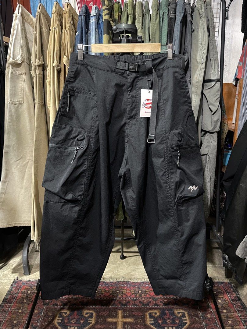 Nine Point Nine Escape Breathe 3D Pocket Pants (Category: Trousers) located in Baguio. Submitted by toasted.tocino (Listing ID 1453879148, Image 2). Description: Nine Point Nine Escape Breathe 3D Pocket Pants in Black Tagged Small Waist: 32-33 Length: 34” Rise: 15” Thigh: 16” Hem: 8” *no fit pic Condition: great! Only for the ones who admire perfect imperfections .