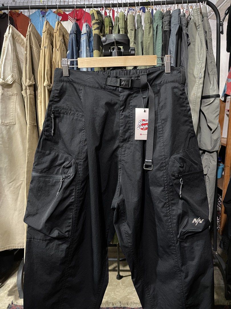Nine Point Nine Escape Breathe 3D Pocket Pants (Category: Trousers) located in Baguio. Submitted by toasted.tocino (Listing ID 1453879148, Image 3). Description: Nine Point Nine Escape Breathe 3D Pocket Pants in Black Tagged Small Waist: 32-33 Length: 34” Rise: 15” Thigh: 16” Hem: 8” *no fit pic Condition: great! Only for the ones who admire perfect imperfections .
