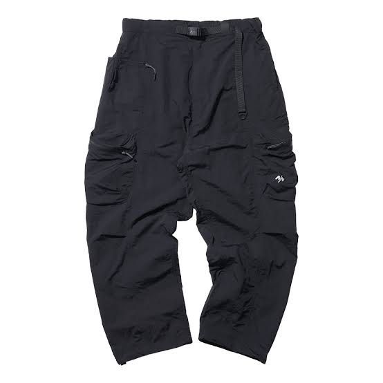 Nine Point Nine Escape Breathe 3D Pocket Pants (Category: Trousers) located in Baguio. Submitted by toasted.tocino (Listing ID 1453879148, Image 1). Description: Nine Point Nine Escape Breathe 3D Pocket Pants in Black Tagged Small Waist: 32-33 Length: 34” Rise: 15” Thigh: 16” Hem: 8” *no fit pic Condition: great! Only for the ones who admire perfect imperfections .