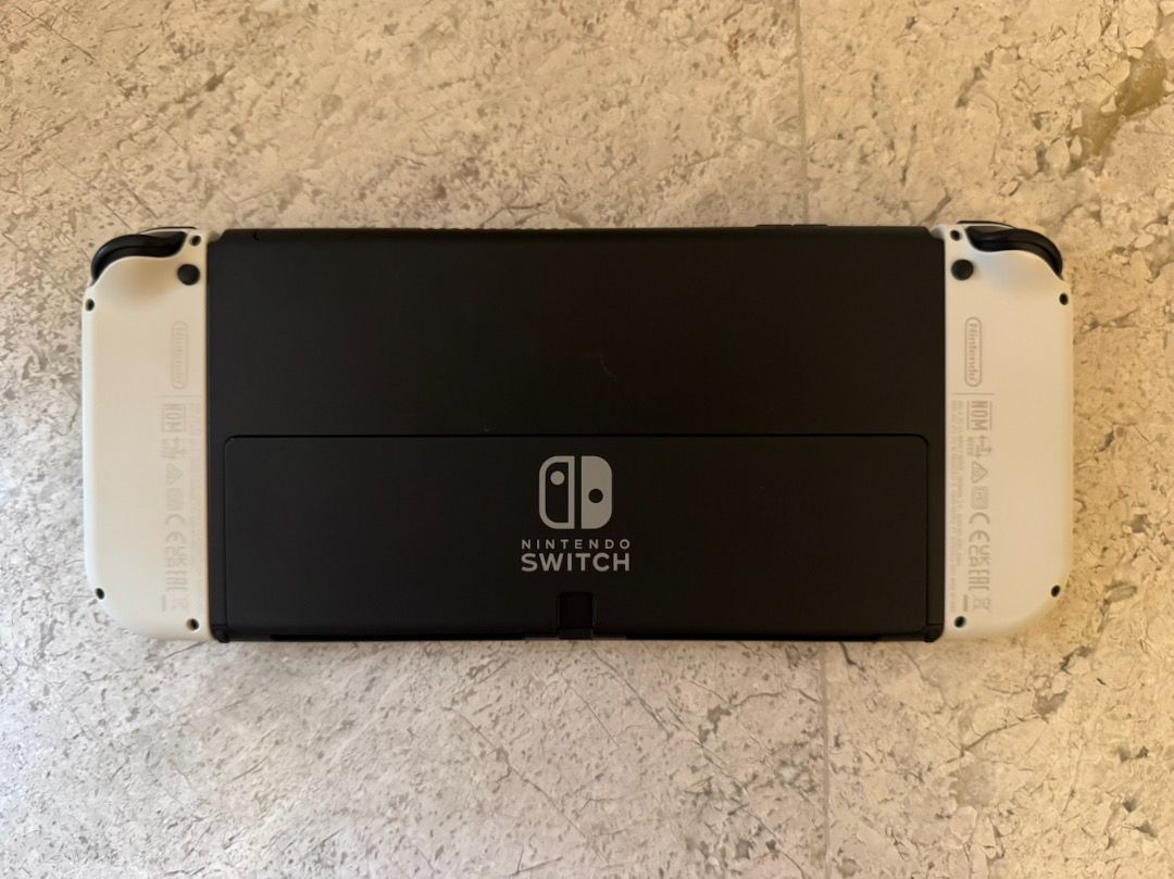 Nintendo Switch OLED （分類：Nintendo 任天堂）位於 Hong Kong。 由 vastowl.65036b 提交（商品編號 1453865607，圖片 3）。簡介： Good condition Nintendo Switch (OLED model) for sale. The official carrying case is included, as well as original box, charger, dock, and cables as seen in photos. An extra joycon charging grip is included (but no extra joycon - just the single pair originally included). No microSD card included. Also includes a Genki USB-C travel docking station tha