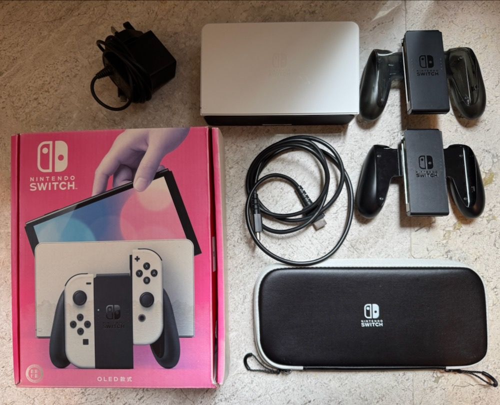 Nintendo Switch OLED （分類：Nintendo 任天堂）位於 Hong Kong。 由 vastowl.65036b 提交（商品編號 1453865607，圖片 2）。簡介： Good condition Nintendo Switch (OLED model) for sale. The official carrying case is included, as well as original box, charger, dock, and cables as seen in photos. An extra joycon charging grip is included (but no extra joycon - just the single pair originally included). No microSD card included. Also includes a Genki USB-C travel docking station tha