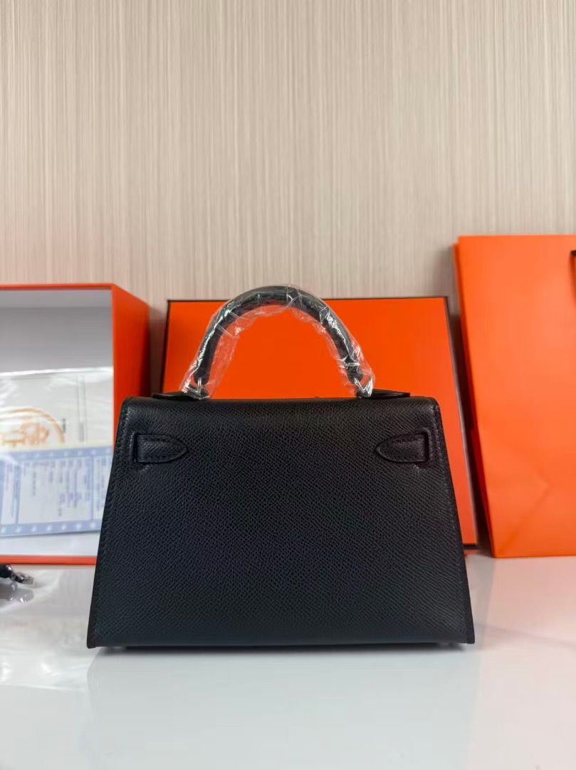 ON HAND MINI KELLY (Category: Luxury Bags & Wallets) located in Makati City. Submitted by tonyalavaro (Listing ID 1453992091, Image 3). Description: On hand MINI KELLY.