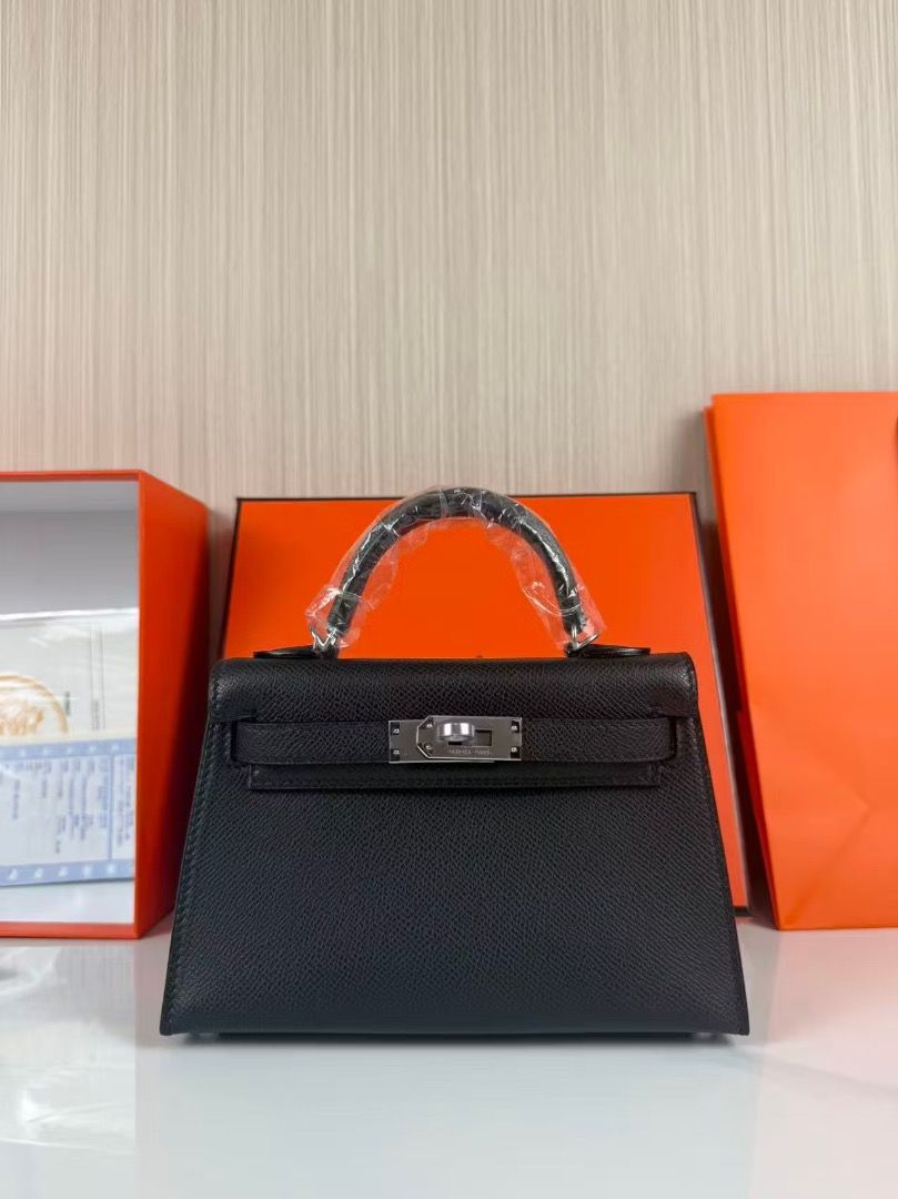 ON HAND MINI KELLY (Category: Luxury Bags & Wallets) located in Makati City. Submitted by tonyalavaro (Listing ID 1453992091, Image 2). Description: On hand MINI KELLY.
