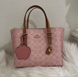 (Category: ) located in . Submitted by urfavluxuryshop (Listing ID 1453956498, Image 1). Description: .