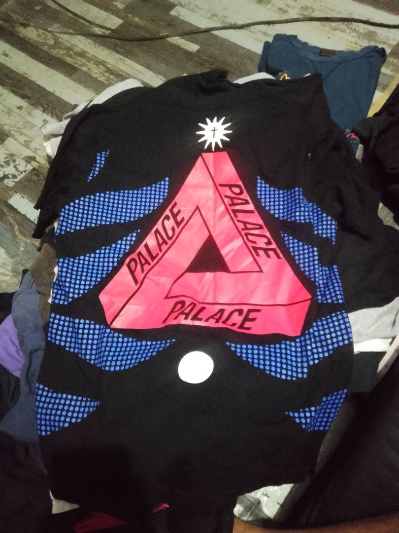 Palace Tri-Ferg Black T-Shirt (Category: Tshirts & Polo Shirts ) located in Quezon City. Submitted by theoneshop1 (Listing ID 1453959053, Image 2). Description: - Brand: Palace - Design: Iconic Tri- Ferg logo on front and back - Detail: Small logo on chest pocket area - Color: Black - Size: Medium (M) - Condition: Great for casual wear. Please check photos for detailed condition. - Authenticity: Genuine Palace item..