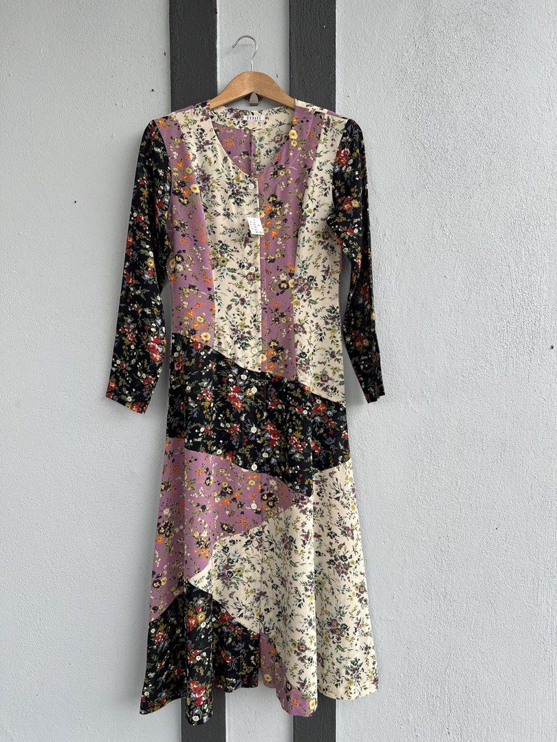 Patchwork Dress (Category: Dresses) located in Kota Tinggi. Submitted by shazlinmh (Listing ID 1453971458, Image 1). Description: Free shipping thru rumah oyen Material: Chiffon mix poly (not so sure) Size on tag: L Colour: Colourful 📏Measurement: Shoulder: 16” Bust: 36-38” Waist: 30” Hips: 40” Length: 49-49.5”.