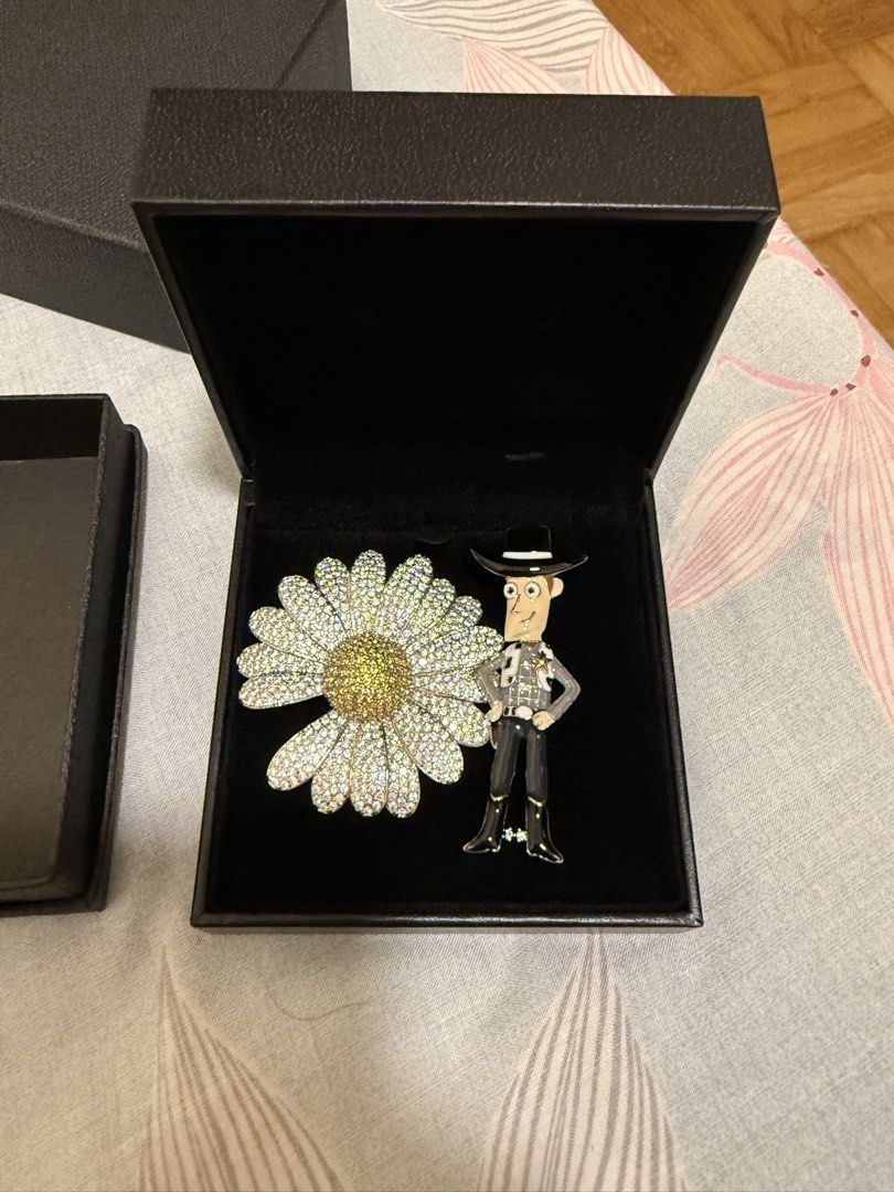 PEACEMINUSONE×Toy Story Daisy Jewel Pin PeaceMinusOne x Toy Story The First Fan Daisy Jewel Pin, Luxury