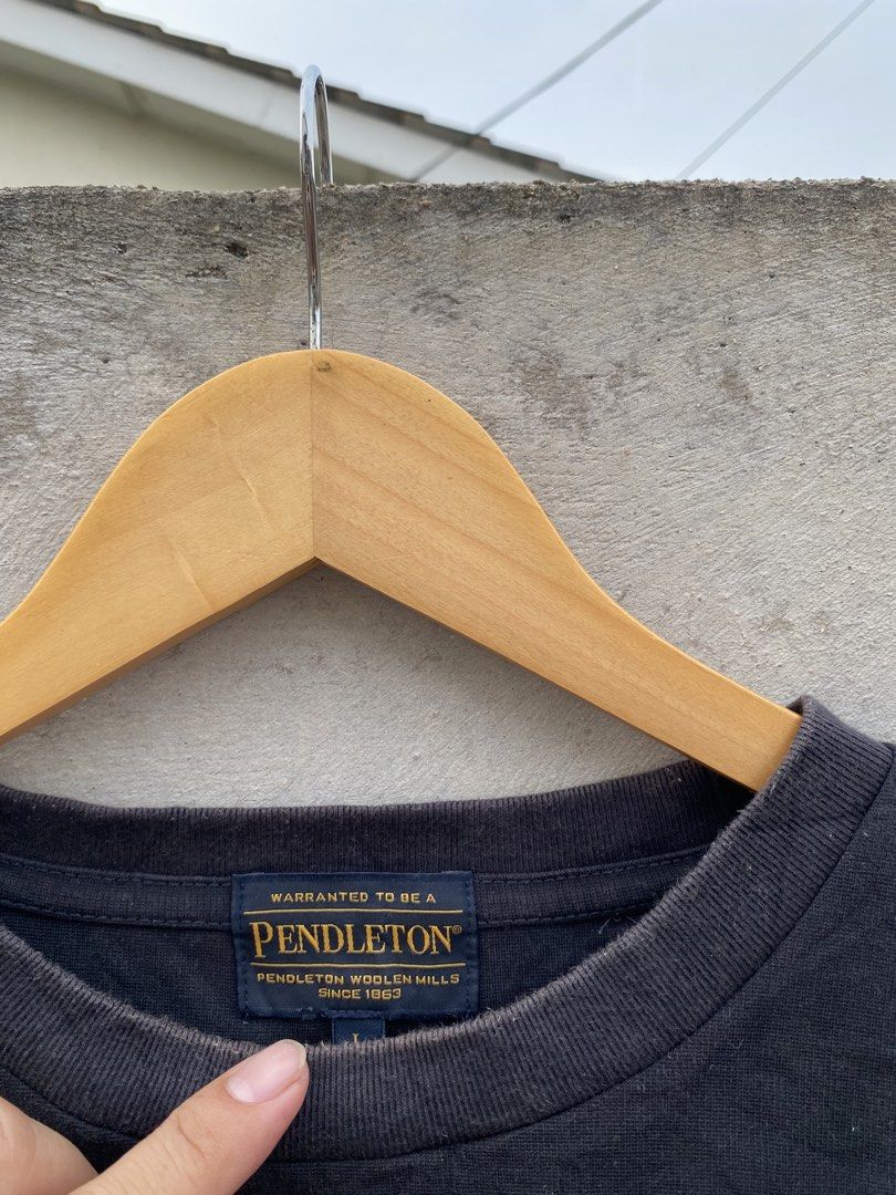 Pendleton (Category: Tshirts & Polo Shirts) located in Pekan. Submitted by tanganduwo_store (Listing ID 1453926077, Image 3). Description: Pendleton 24/27 Kondisi baik RM 58 FREE POSTAGE.
