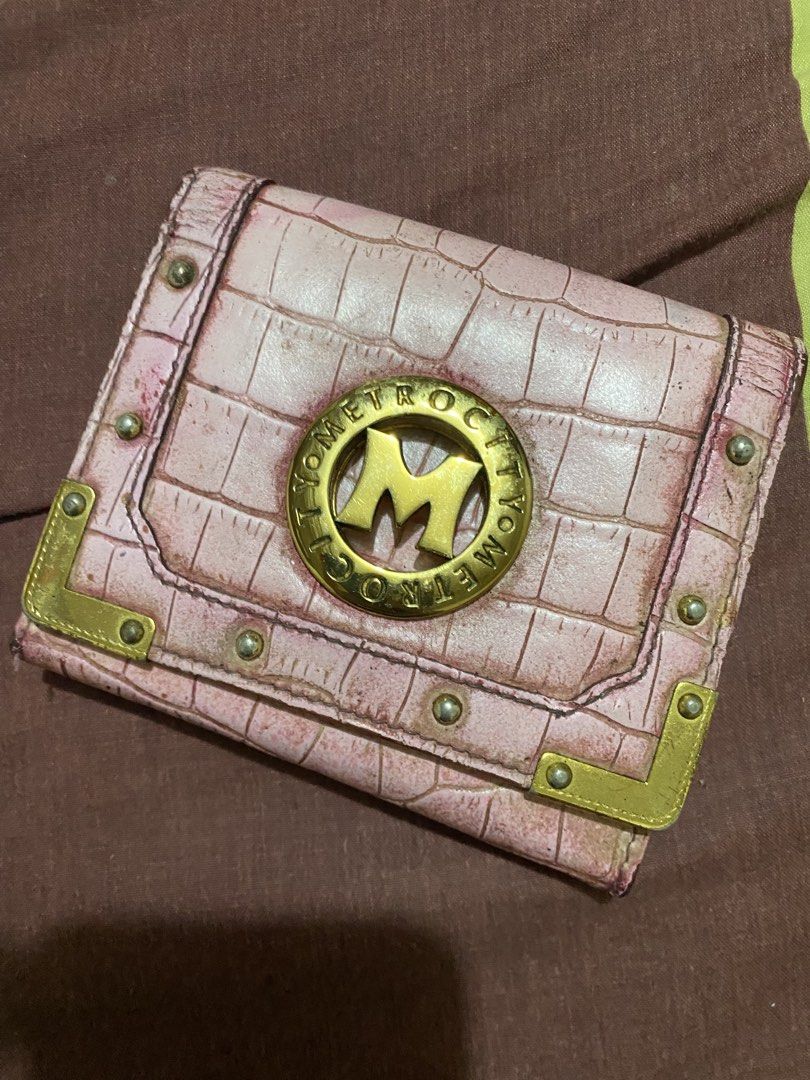 Pink Crocodile Print Metro City Wallet (Category: Wallets & Card holders) located in Quezon City. Submitted by fujiapple_ (Listing ID 1453869062, Image 1). Description: Rfs: nakatambak lang - no refunds - location: san juan city .