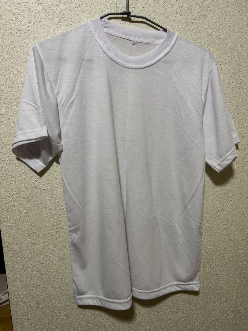 Plain White Tee (Category: Tshirts & Polo Shirts) located in Singapore. Submitted by iambroke.com (Listing ID 1453938607, Image 1). Description: 44.5 shoulders 63 lenght size L .