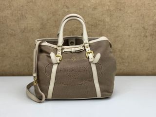 (Category: ) located in . Submitted by luxury_galeries (Listing ID 1453839101, Image 1). Description: .