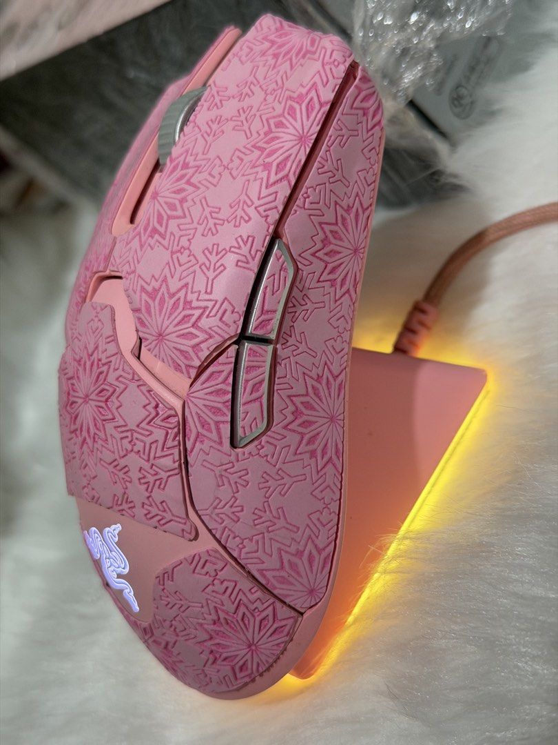 Razer QUARTZ viper ultimate (Category: Mouse & Mousepads) located in Makati City. Submitted by declutterwithjuju (Listing ID 1453818649, Image 2). Description: Bagong palit grip 🩷 di na nirerelease to 7k to 9k srp .