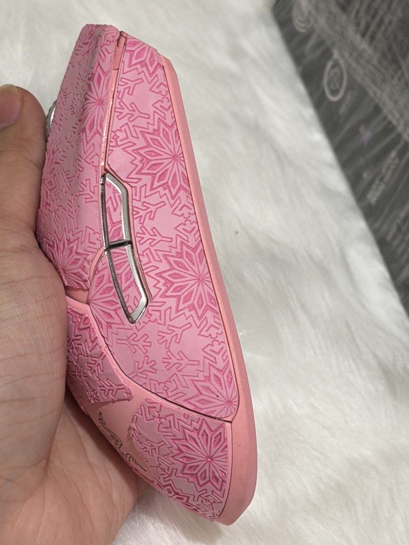 Razer QUARTZ viper ultimate (Category: Mouse & Mousepads) located in Makati City. Submitted by declutterwithjuju (Listing ID 1453818649, Image 3). Description: Bagong palit grip 🩷 di na nirerelease to 7k to 9k srp .