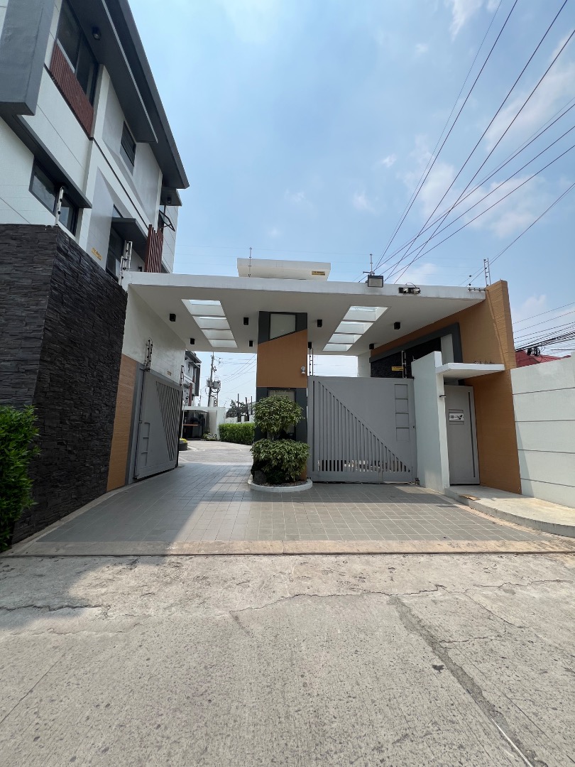 (Category: ) located in . Submitted by edison-88tycoons (Listing ID 1453899377, Image 1). Description: .