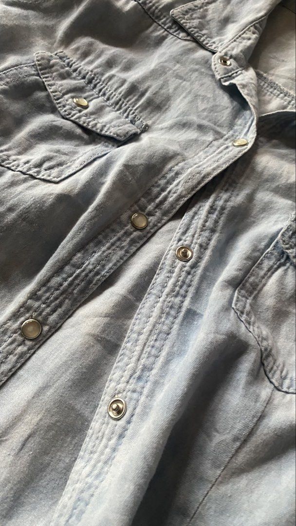 rue21 Soft Light Wash Denim Snap Button Shirt (Category: Coats, Jackets and Outerwear) located in Cavite. Submitted by bocchi64 (Listing ID 1453815715, Image 3). Description: Brand: rue21 Size Tag: Small (S) Fit: Relaxed / Slightly Oversized (Fits Small to Medium comfortably) Color: Light Wash Denim / Light Blue Features: Pearl snap buttons, dual chest flap pockets, long sleeves Condition: Preloved, it has yellow stain but unrecognizable ( probab