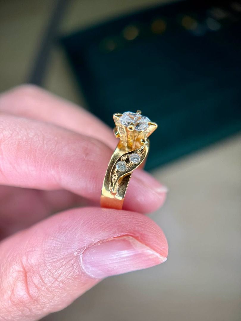 S5 14K Gold Natural Diamond Ring (Category: Rings) located in Baguio. Submitted by asna_taku (Listing ID 1453909075, Image 3). Description: Crafted in solid 14K gold, this beautiful estate ring features a sparkling emerald-cut natural diamond accented by shimmering side diamonds on a gracefully sculpted vintage band. A refined design that blends classic sophistication with everyday wearability. 💎 Natural Diamond Ring ✨ Solid 14K Gold ⚖️ 3.2g 💍 