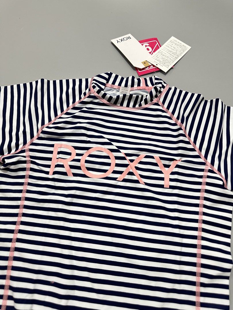 (S) ROXY Stripe Long Sleeves Rashguard / Swim Top (Category: Rash guard) located in Cainta. Submitted by sunnyfloshop (Listing ID 1453931609, Image 3). Description: Brandnew 🍃Small 🍃UPF +50.