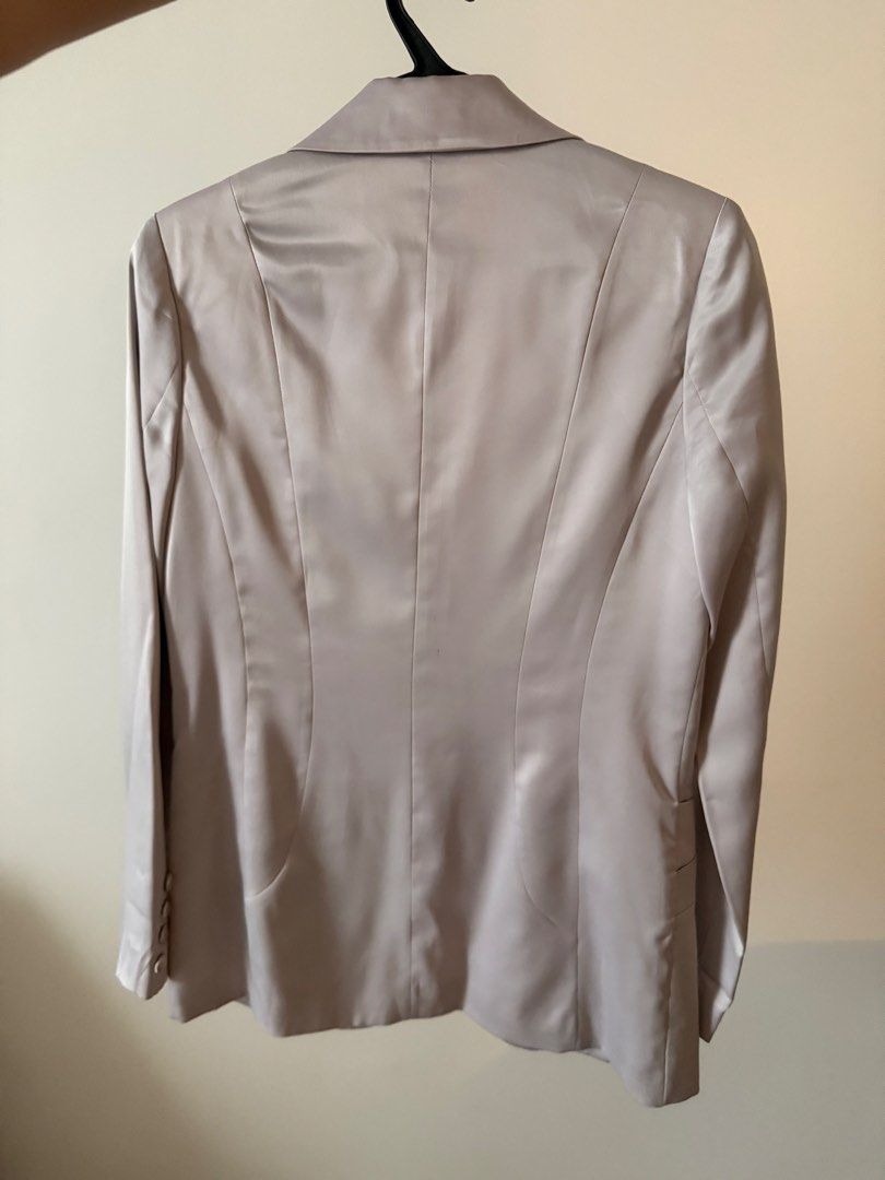 Satin Single Button Blazer (Category: Coats, Jackets and Outerwear) located in Pasig City. Submitted by riusables (Listing ID 1453896805, Image 3). Description: - Lightweight satin material - Single button front closure - Two flap pockets - Button details on cuffs - Versatile for dressing up or down - Decluttering: price negotiable .